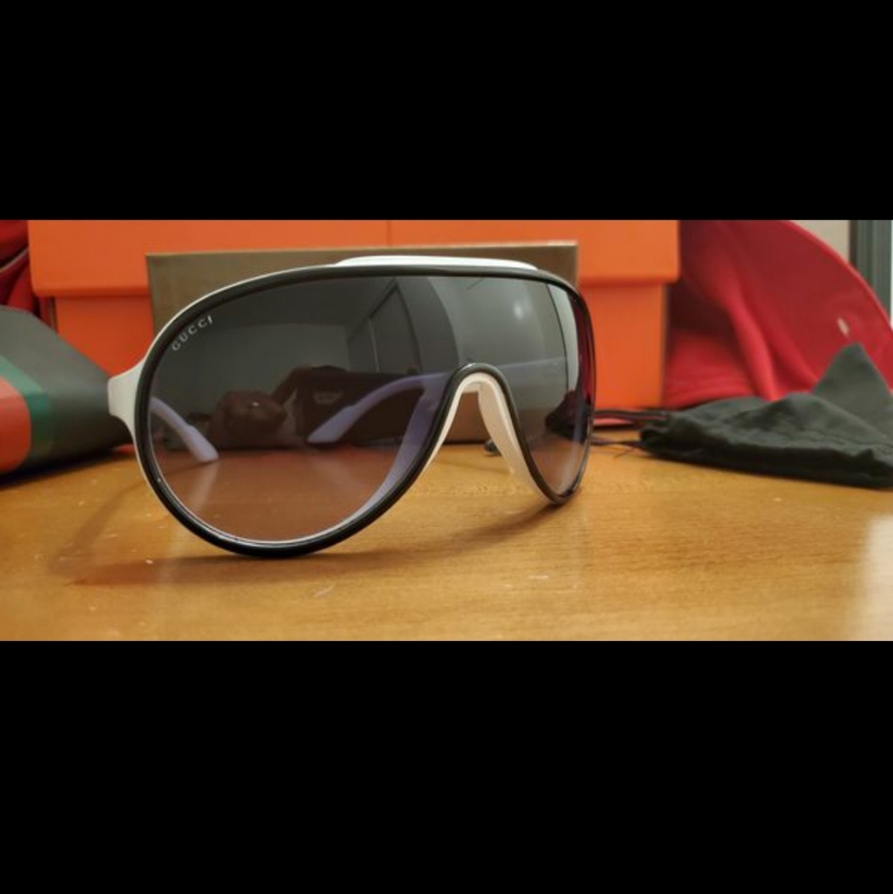 Gucci - Picture 2 of 6